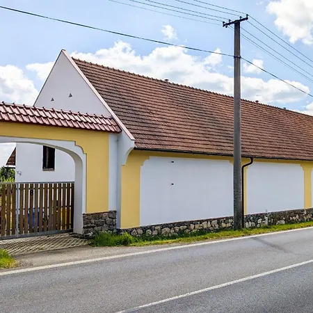 Statek Osmicka Apartamento Dolni Horice